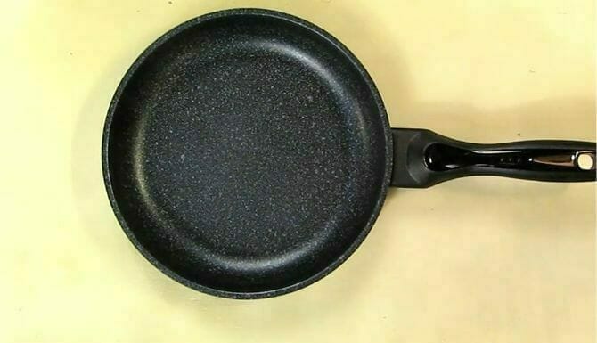 Ceramic coated non stick pan