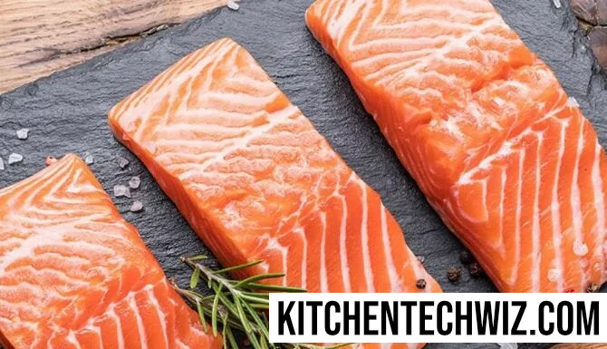 How-To-Fillet-a-Salmon-with-knife